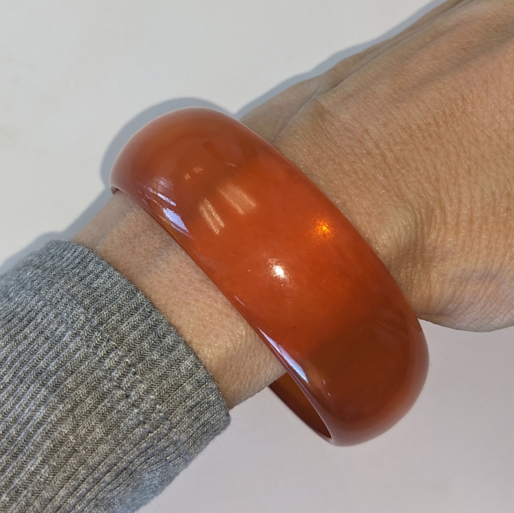 VTG ORANGE MOONGLOW BANGLE BRACELET